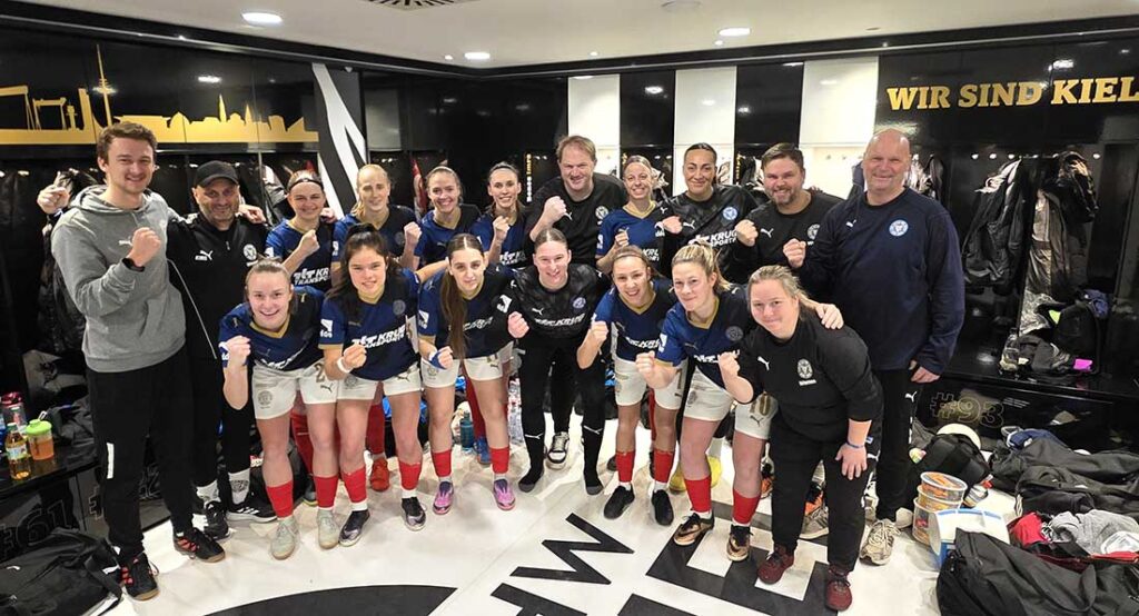 Die Frauen der Holstein Women in der Kabine des THW Kiel vor dem Turnierauftakt. © 2026 Patrick Nawe 20260111 Die Frauen der Holstein Women in der Kabine des THW Kiel vor dem Turnierauftakt. © 2026 Patrick Nawe