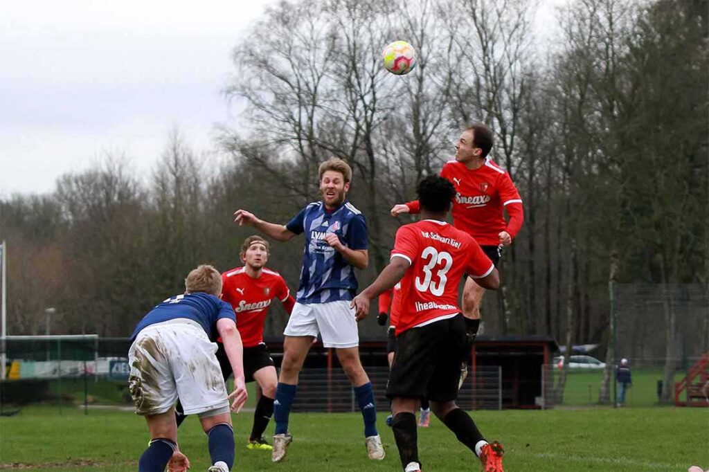 Rouven Lamprecht (Rot-Schwarz Kiel) im Punktspiel gegen den TSV Stein. © 2023 Ismail Yesilyurt Rouven Lamprecht (Rot-Schwarz Kiel) im Punktspiel gegen den TSV Stein. © 2023 Ismail Yesilyurt