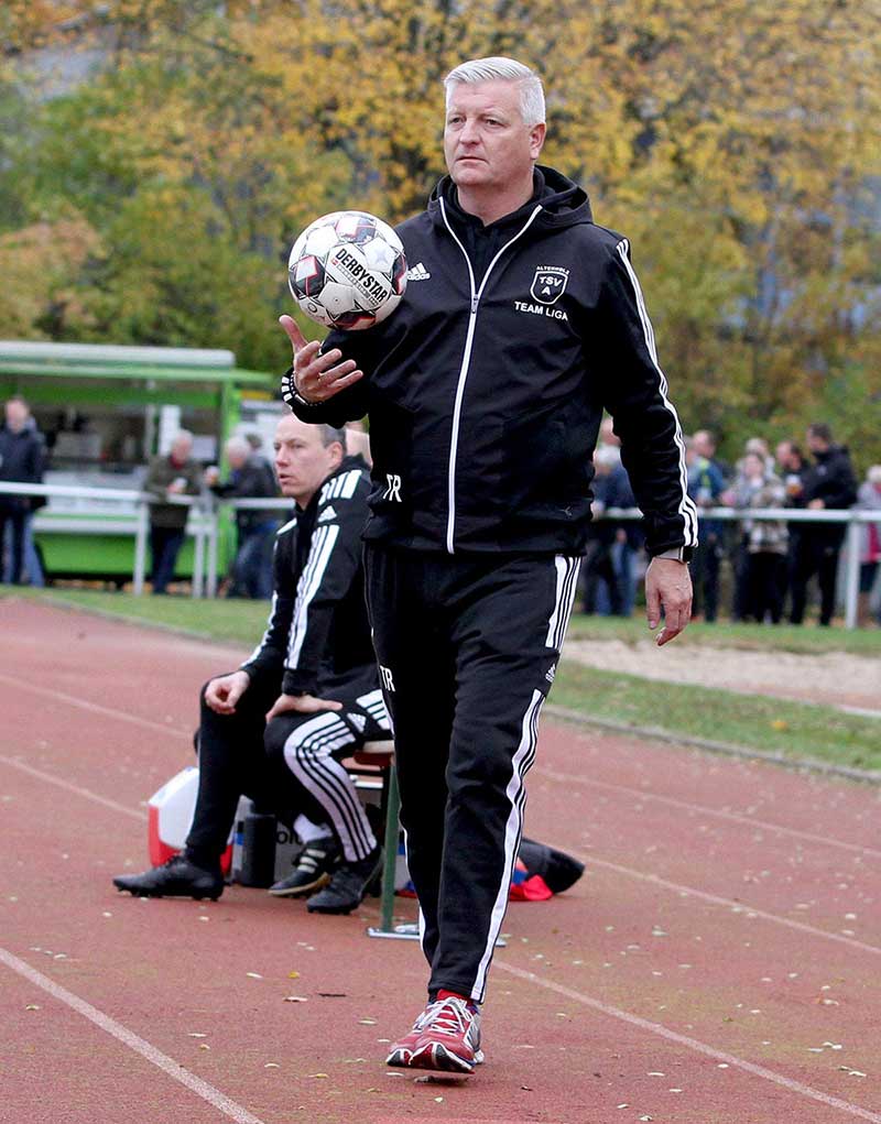 Volkmar Meyer und der Fußball, das gehört zusammen! Oder? Volkmar Meyer und der Fußball, das gehört zusammen! Oder? Foto Ismail Yesilyurt