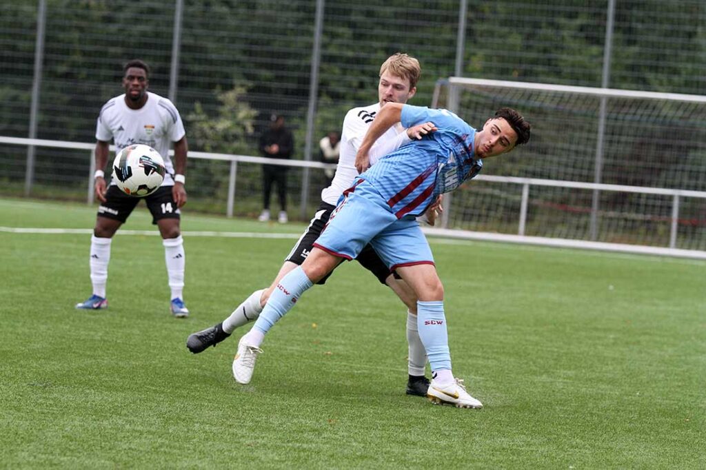 Malte Kallenbach (TSV Kronshagen) gegen Yehya Ibrahim (re., Weiche Flensburg 08 II). © 2026 Ismail Yesilyurt Malte Kallenbach (TSV Kronshagen) gegen Yehya Ibrahim (re., Weiche Flensburg 08 II). © 2026 Ismail Yesilyurt