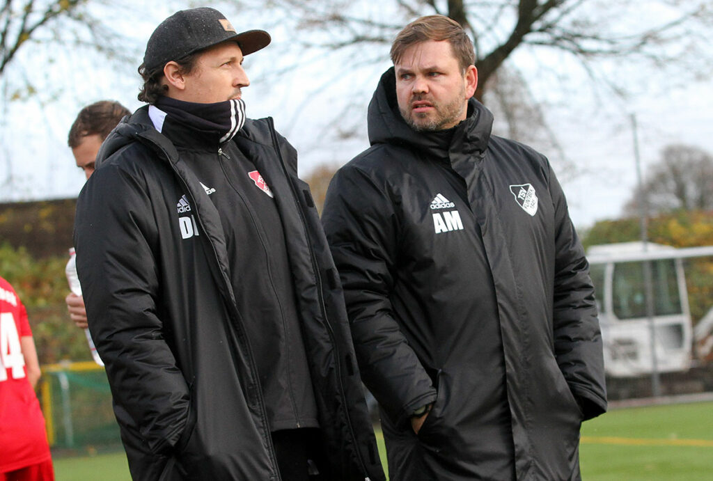 Das Trainergespann des TSV Flintbek – David Lehwald (li.) und Axel Mommer. Das Trainergespann des TSV Flintbek - David Lehwald (li.) und Axel Mommer. © Ismail Yesilyurt