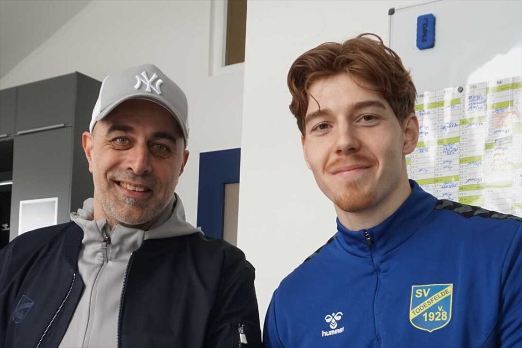 Justin Cloppat und Todesfeldes Sportdirektor Robert Balazs. © 2026 SV Todesfelde