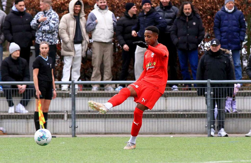 Mo Mahmud (Inter Türkspor Kiel) rettete in der ersten Halbzeit auf der Torlinie. © 2024 Ismail Yesilyurt Mo Mahmud (Inter Türkspor Kiel) rettete in der ersten Halbzeit auf der Torlinie. © 2024 Ismail Yesilyurt