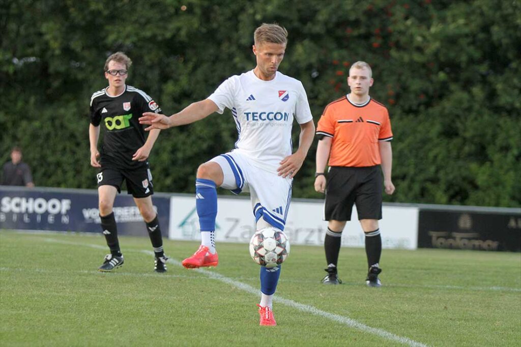 Louis Schütt (SpVg Eidertal Molfsee II)  hatte die Entscheidung mit einem 4-2 auf dem Fuß. © 2026 Ismail Yesilyurt