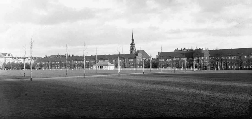 Die Heimstätte vom VfB UT Kiel: Professor-Peters-Platz im Jahr 1929. Quelle Stadtarchiv Kiel Professor-Peters-Platz im Jahr 1929. Quelle Stadtarchiv Kiel