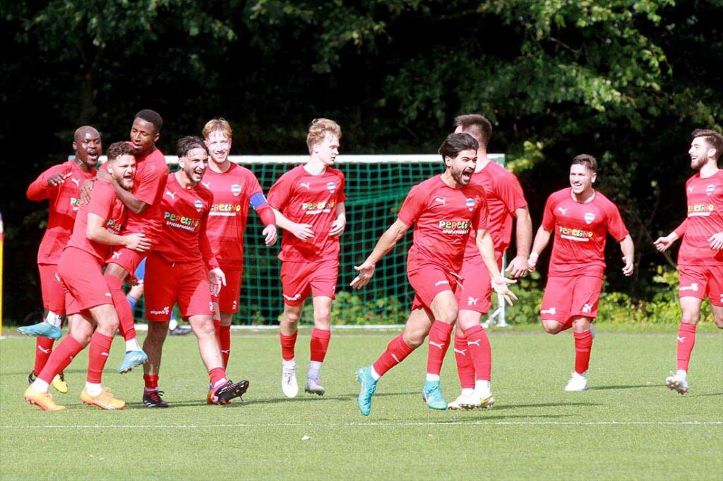 Herrlich - der Jubel von Inter Türkspor Kiel nach dem 3:2. © 2023 Ismail Yesilyurt