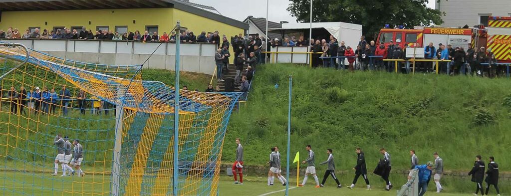 Die tief gelegene Sportanlage der FSG Saxonia bietet die beste Aussicht für die Fans. Foto: © Helwig Pfalzgraf Die tief gelegene Sportanlage der FSG Saxonia bietet die beste Aussicht für die Fans. Foto Helwig Pfalzgraf