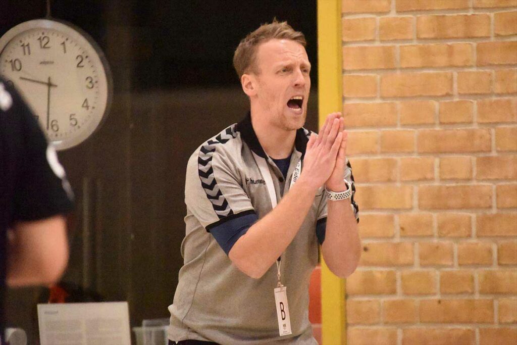 Alles Beten half nicht im Spitzenspel - Trainer Matthias Hinrichsen und Eider Harde gingen in Hamburg baden. © 2023 Olaf Wegerich