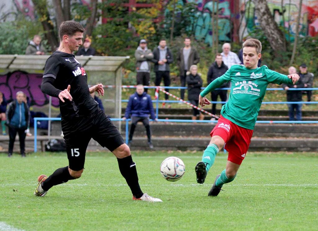 MTSV-Goalgetter Thies Kochanski (re.), hier gegen Kilias Florian Foit, gelang der wichtige Ausgleich (Archivfoto). MTSV-Goalgetter Thies Kochanski (re.), hier gegen Kilias Florian Foit, gelang der wichtige Ausgleich