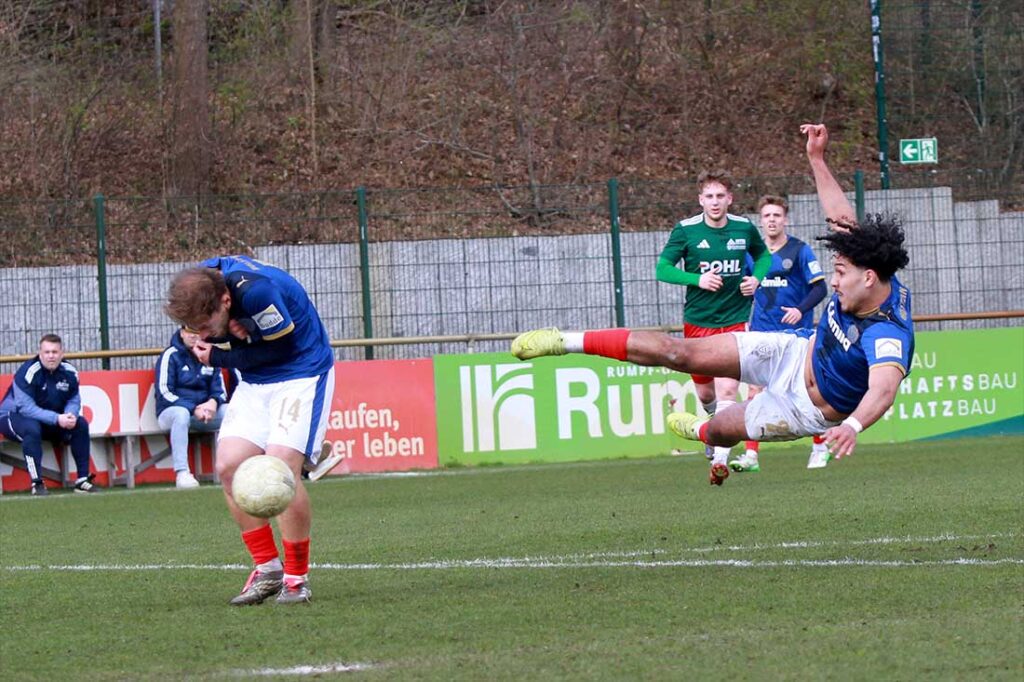 Der agile Islam Matene (Holstein Kiel U23) versucht es artistisch per Seitfallzieher. © 2026 Ismail Yesilyurt Der agile Islam Matene (Holstein Kiel U23) versucht es artistisch per Seitfallzieher. © 2026 Ismail Yesilyurt