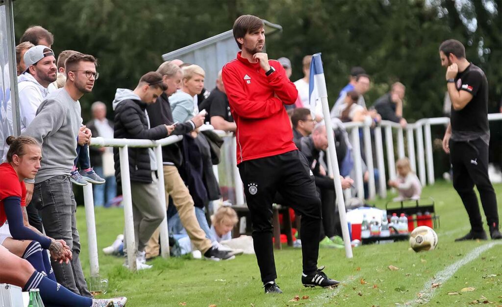 Karsten Tolles Mannschaft musste den irregulären, wenn auch für den SVT verdienten, Ausgleichstreffer schlucken. Karsten Tolle kann ganz in Ruhe grübeln. Druck von außen gibt es für Steins Cheftrainer nicht.