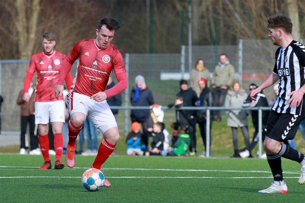 Kevin Link (li., Gettorfer SC) ist im Abstiegskampf mit seiner Erfahrung wertvoll. © 2023 Ismail Yesilyurt Kevin Link (li., Gettorfer SC) ist im Abstiegskampf mit seiner Erfahrung wertvoll. © 2023 Ismail Yesilyurt