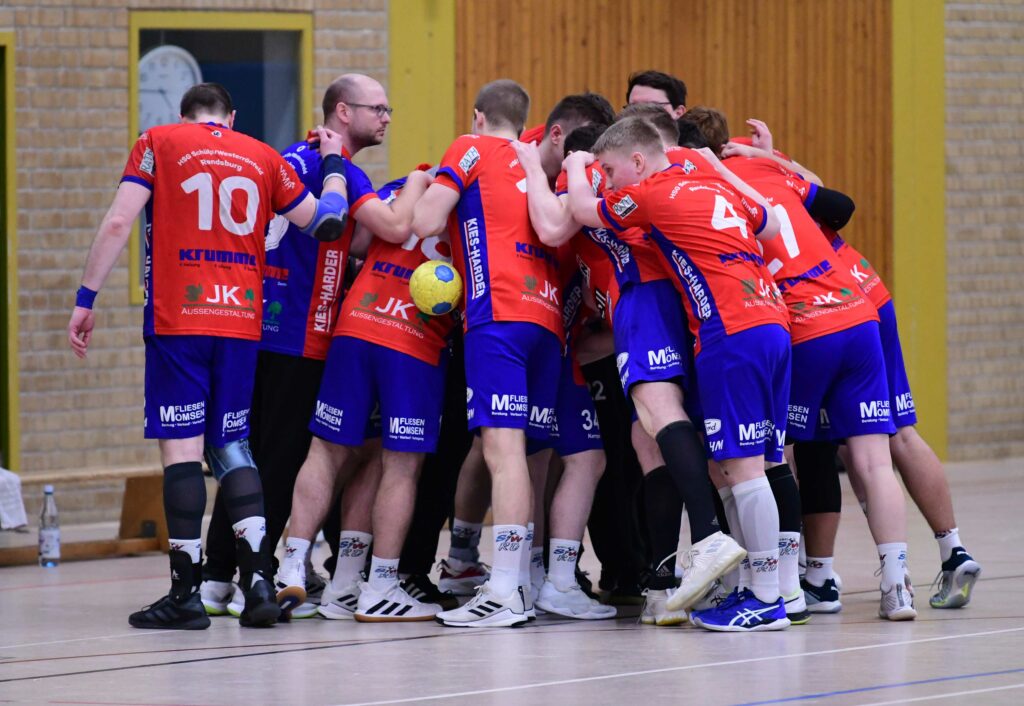 Das Team der HSG Schülp-WR-RD wächst gegen den THW Kiel II über sich hinaus. © 2024 Horst Reinke Das Team der HSG Schülp-WR-RD wächst gegen den THW Kiel II über sich hinaus. © 2024 Horst Reinke