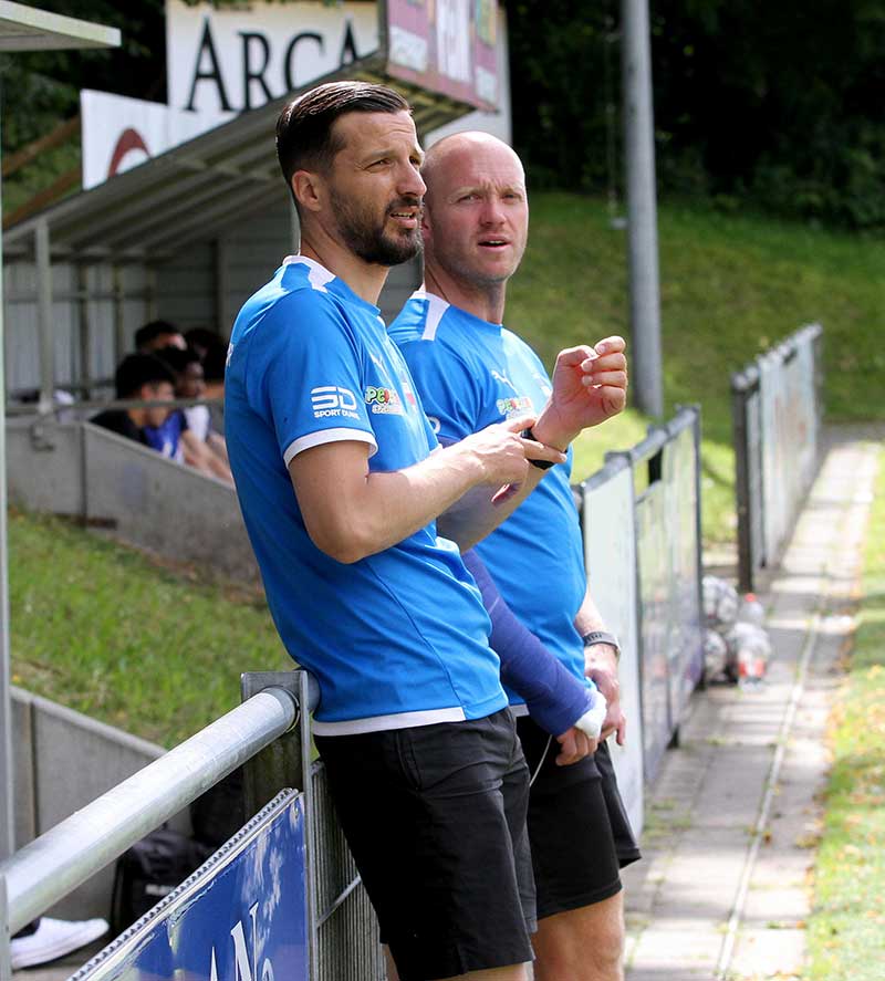 Liridon Imeri (li.) und Co-Trainer Sascha Schneider nahmen leckere drei Punkte aus der Marzipanstadt mit. Quelle: Ismail Yesilyurt