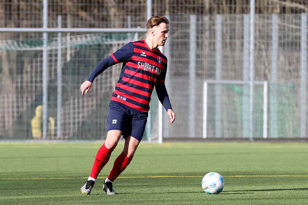 Manuel Lorenzen (RB Obere Treene) erhöht auf 2:0 bei Weiche Flensburg 08 II. © 2025 Ismail Yesilyurt Manuel Lorenzen (RB Obere Treene) erhöht auf 2-0 bei Weiche Flensburg 08 II. © 2025 Ismail Yesilyurt