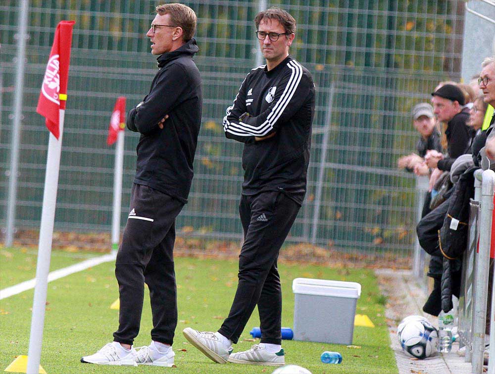 Das Trainer-Duo des Heider SV. Links Markus Wichmann, daneben Torben Steffensen. © 2022 Ismail Yesilyurt Das Trainer-Duo des Heider SV. Links Markus Wichmann. © 2022 Ismail Yesilyurt