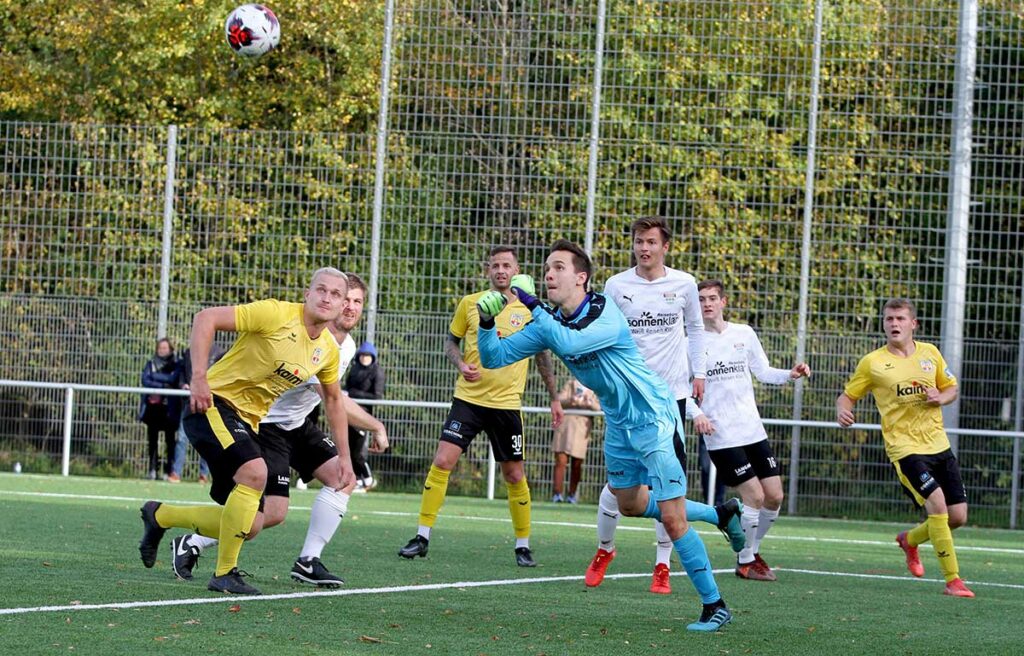 Keeper Jonas Beckmann (TSV Kronshagen) hatte viel Arbeit. Zumal die katastrophale Chancenverwertung der Offensive sich als Bumerang erwies.