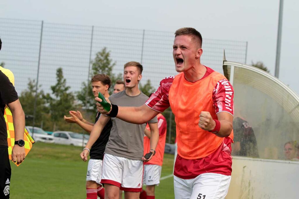 Riesengroße Freude beim Gettorfer SC nach dem zwischenzeitlichen 2:1 gegen den Heikendorfer. © 2024 Ismail Yesilyurt