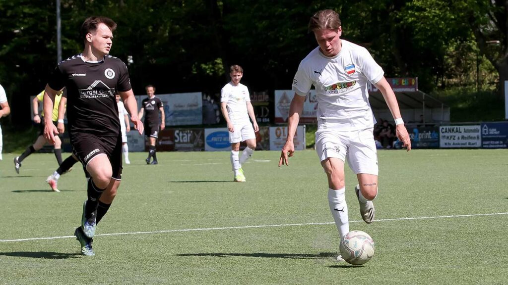 Jeppe Waschko (re.) hat für sein Alter schon eine große Portion Ruhe in seiner Spielweise. Jeppe Waschko hat für sein Alter schon eine große Portion Ruhe in seiner Spielweise. © Ismail Yesilyurt