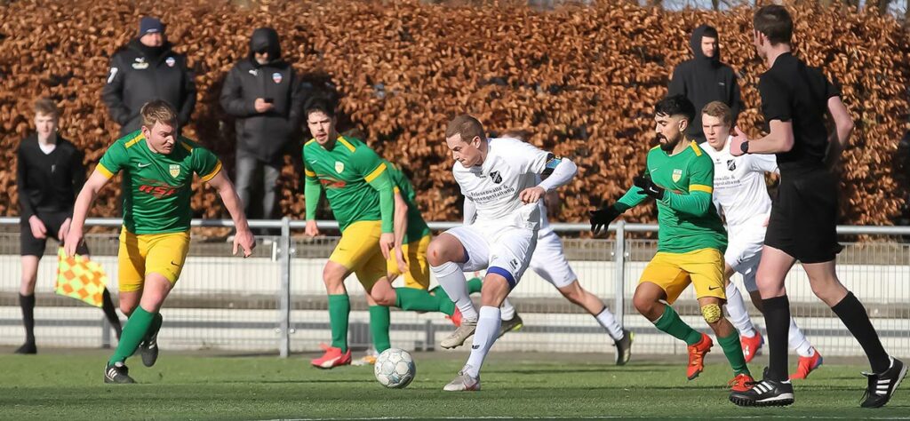 Tim Rathjens und der TuS Jevenstedt zeigten im Test bei Comet Kiel 45 Minuten guten Fußball, das reicht nicht