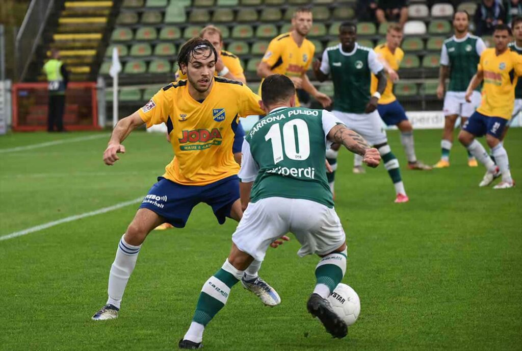 Max Musci (SV Todesfelde) vs. Manuel Farrono Pulido (VfB Lübeck). © 2024 Olaf Wegerich Max Musci (SV Todesfelde) vs. Manuel Farrono Pulido (VfB Lübeck). © 2024 Olaf Wegerich