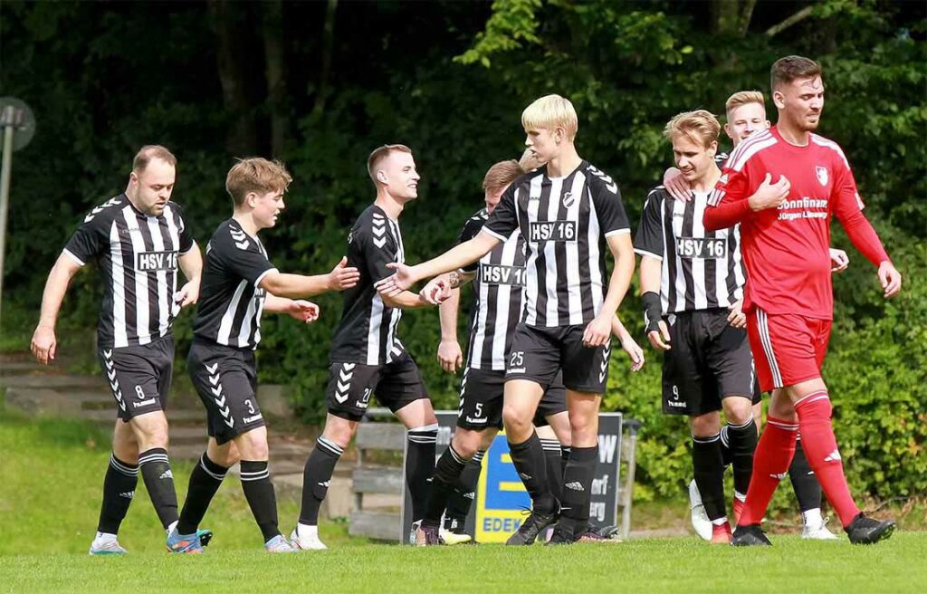 Im Hinspiel hatten die jungen HSV-Kicker auch drei Mal Grund, zu jubeln. © 2023 Ismail Yesilyurt.jpg Im Hinspiel hatten die jungen HSV-Kicker auch drei Mal Grund, zu jubeln. © 2023 Ismail Yesilyurt.jpg