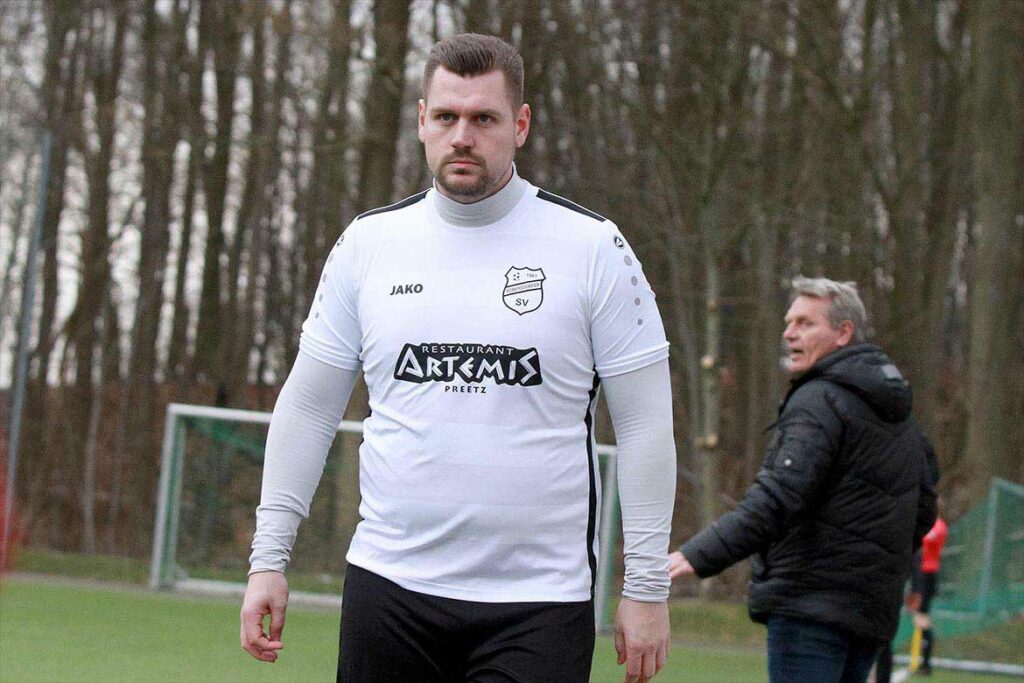 Es war nicht das erste Mal, dass Niklas Matthies im Tor der SG Dobersdorf-Probsteierhagen stand. © 2023 Ismail Yesilyurt