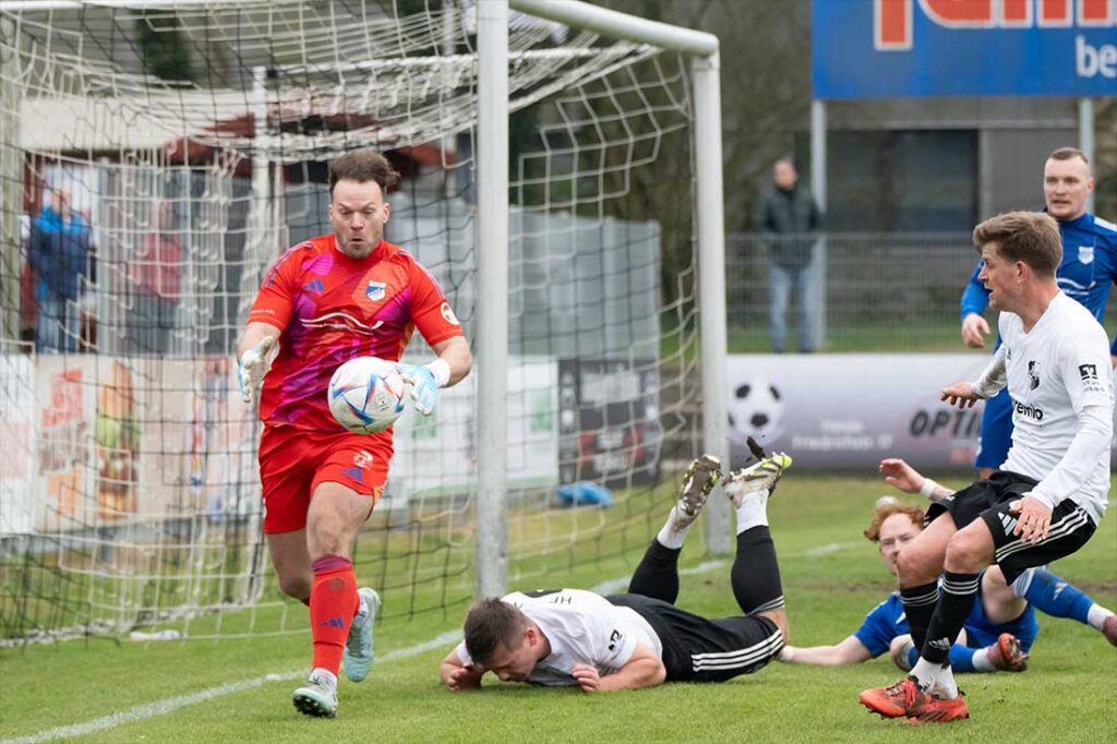 Keeper Justin Sörensen (TuS Rotenhof) war ein guter Rückhalt seines Teams. © 2026 Volker Schlichting Keeper Justin Sörensen (TuS Rotenhof) war ein guter Rückhalt seines Teams. © 2026 Volker Schlichting