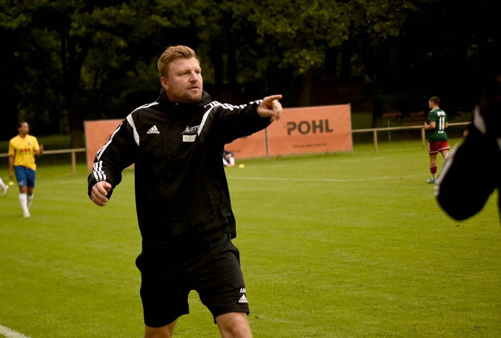 MTSV-Coach Arend Müller erwartet einen völlig offenen Spielausgang. © 2025 Olaf Wegerich MTSV-Coach Arend Müller erwartet einen völlig offenen Spielausgang. © 2025 Olaf Wegerich