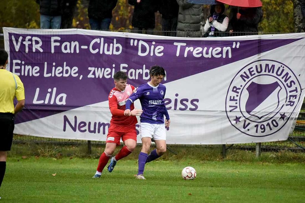 Lukas Görlitz (Dornbreite Lübeck) gegen Rin Yoshimatsu (VfR Neumünster). © 2024 Olaf Wegerich Lukas Görlitz (Dornbreite Lübeck) gegen Rin Yoshimatsu (VfR Neumünster). © 2024 Olaf Wegerich