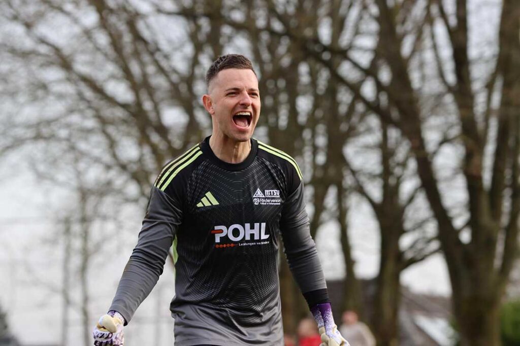Keeper Mats Hinrichs (MTSV Hohenwestedt) ist immer sehr emotional dabei. © 2026  Johannes Kramer