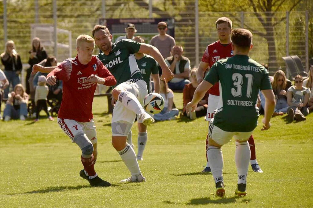 Markus Wieben (Bargstedt) gegen Ole Petersen (Todenbüttel). © 2025 Olaf Wegerich Markus Wieben (Bargstedt) gegen Ole Petersen (Todenbüttel). © 2025 Olaf Wegerich