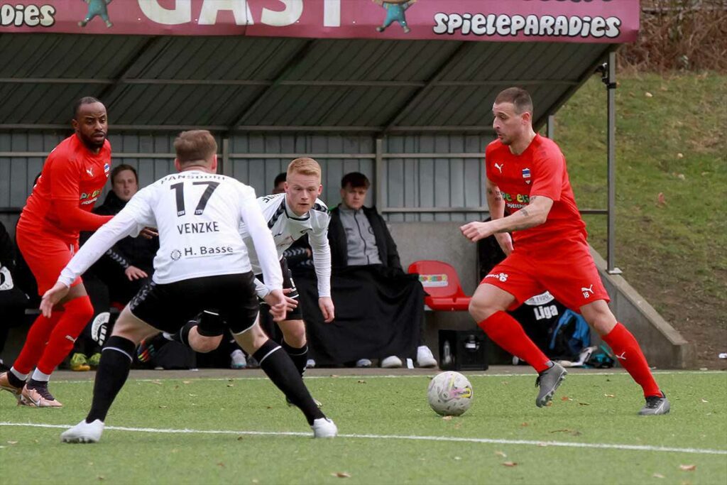 Und ab geht die Post. Kastriot Alija leitet mit Solo und Schuss das 1:0 ein. © 2023 Ismail Yesilyurt Und ab geht die Post. Kastriot Alija leitet mit Solo und Schuss das 1:0 ein. © 2023 Ismail Yesilyurt