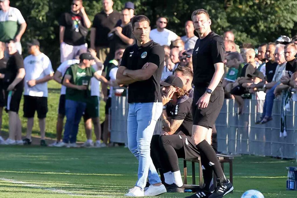 Trainer Guerino Capretti (VfB Lübeck) sah eine gute Performance seiner Elf. © 2024 Ismail Yesilyurt Trainer Guerino Capretti (VfB Lübeck) sah eine gute Performance seiner Elf. © 2024 Ismail Yesilyurt