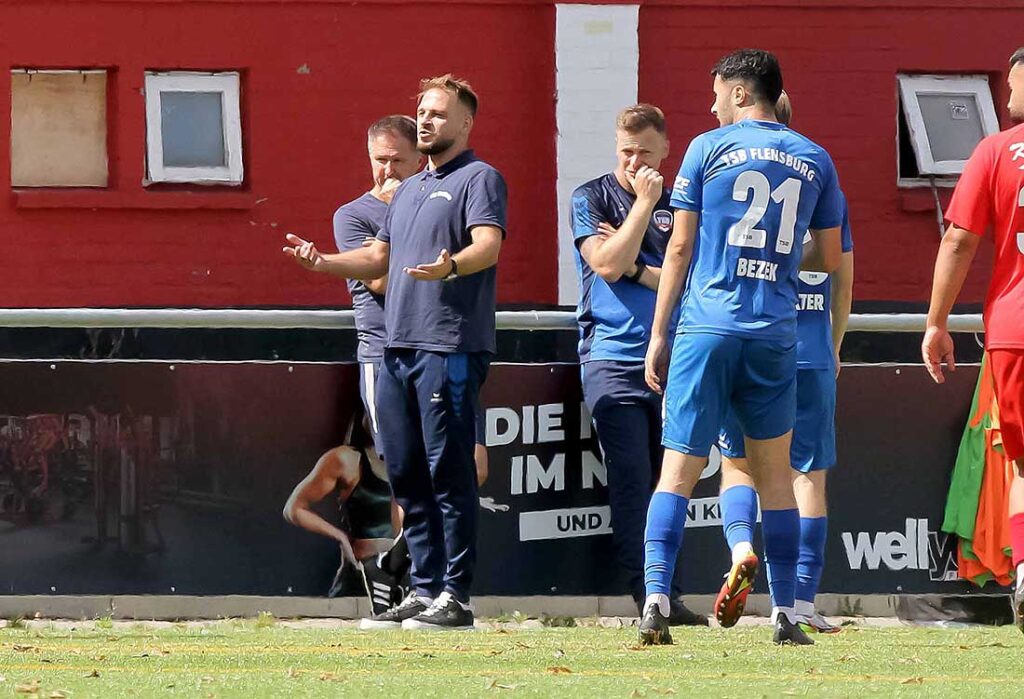Trainer Gramoz Kurtaj (TSB Flensburg) darf zurecht mit dem Fußballgott hadern über die ungerechte Behandlung gegen Kilia Kiel. © 2024 Ismail Yesilyurt