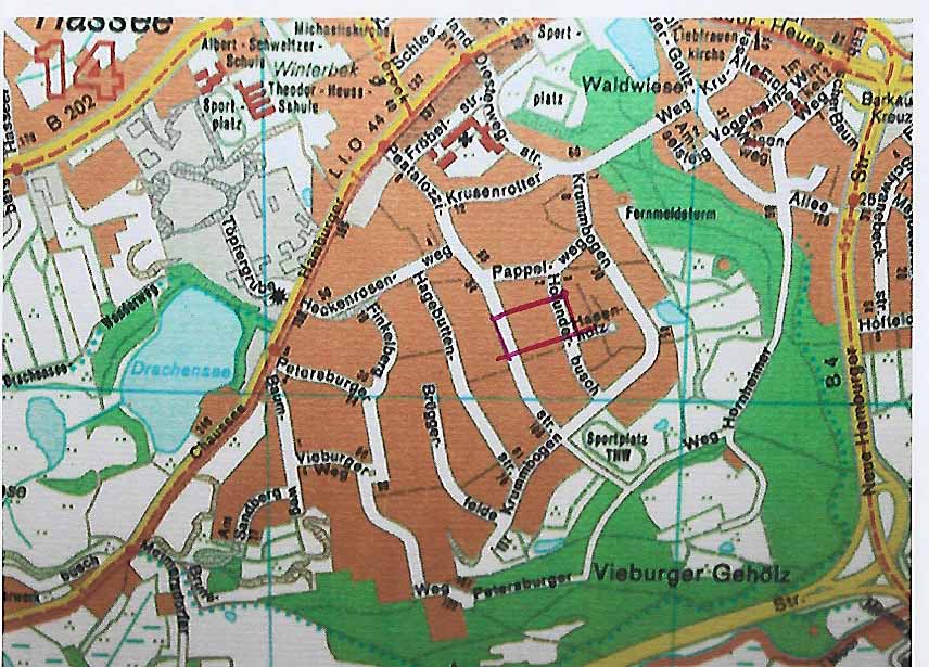 In den 1930er Jahren wurde das Areal bebaut. Der Fußballplatz lag an der eingezeichneten Stelle zwischen Pestalozzistraße und Holunderbusch. @ Stadt Kiel
