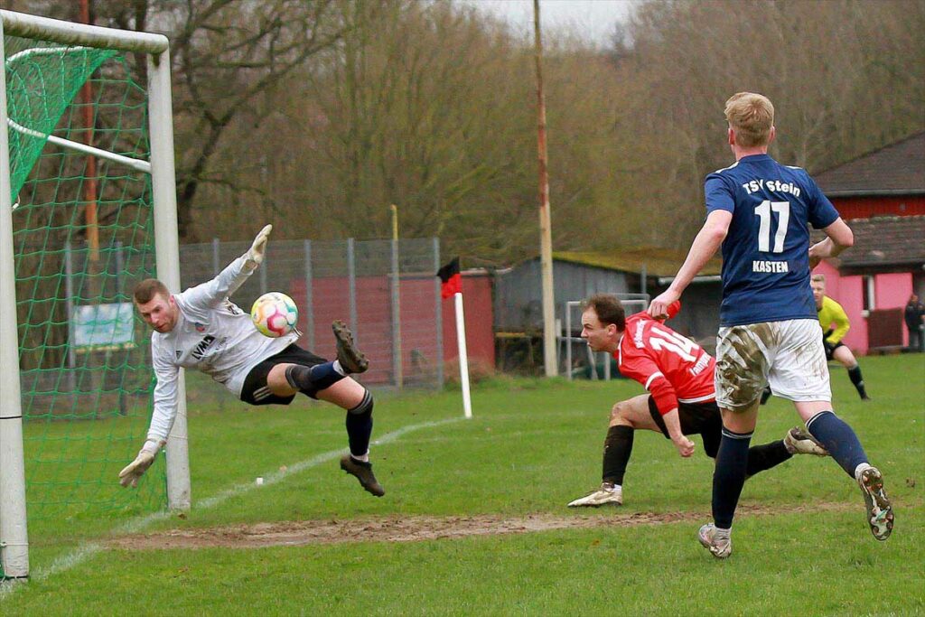 Nach Vorlage Finn Logemann trifft Rouven Lamprecht (Rot-Schwarz Kiel) zur Vorentscheidung. Keeper Riko Wensorra ist machtlos. © 2023 Ismail Yesilyurt