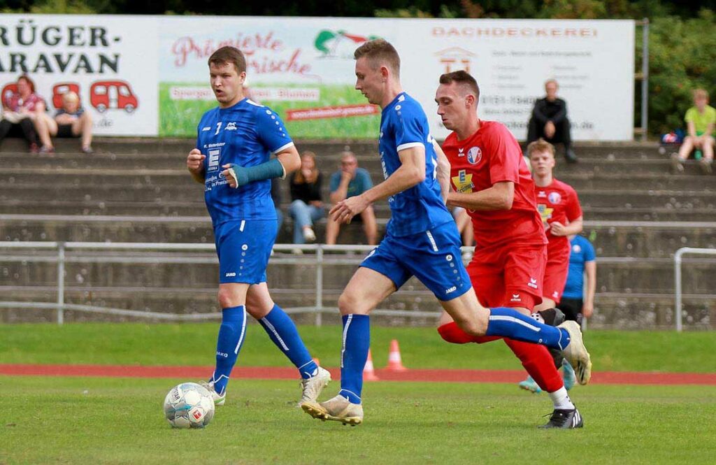 Daniel Kolbe (mit Ball, Preetzer TSV) brachte seine Mannschaft in Führung (Archivfoto). © 2022 Ismail Yesilyurt Daniel Kolbe (mit Ball, Preetzer TSV) brachte seine Mannschaft in Führung (Archivfoto). © 2022 Ismail Yesilyurt