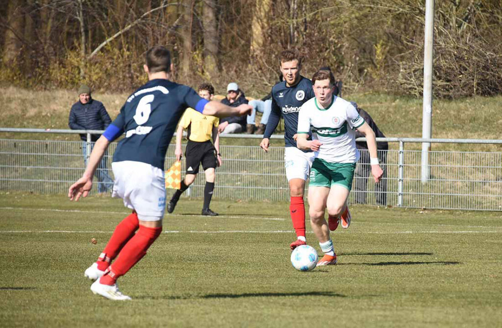 Lucas Schulze (PSV, re.) gegen Satrup. © 2025 Olaf Wegerich Lucas Schulze (PSV, re.) gegen Satrup. © 2025 Olaf Wegerich