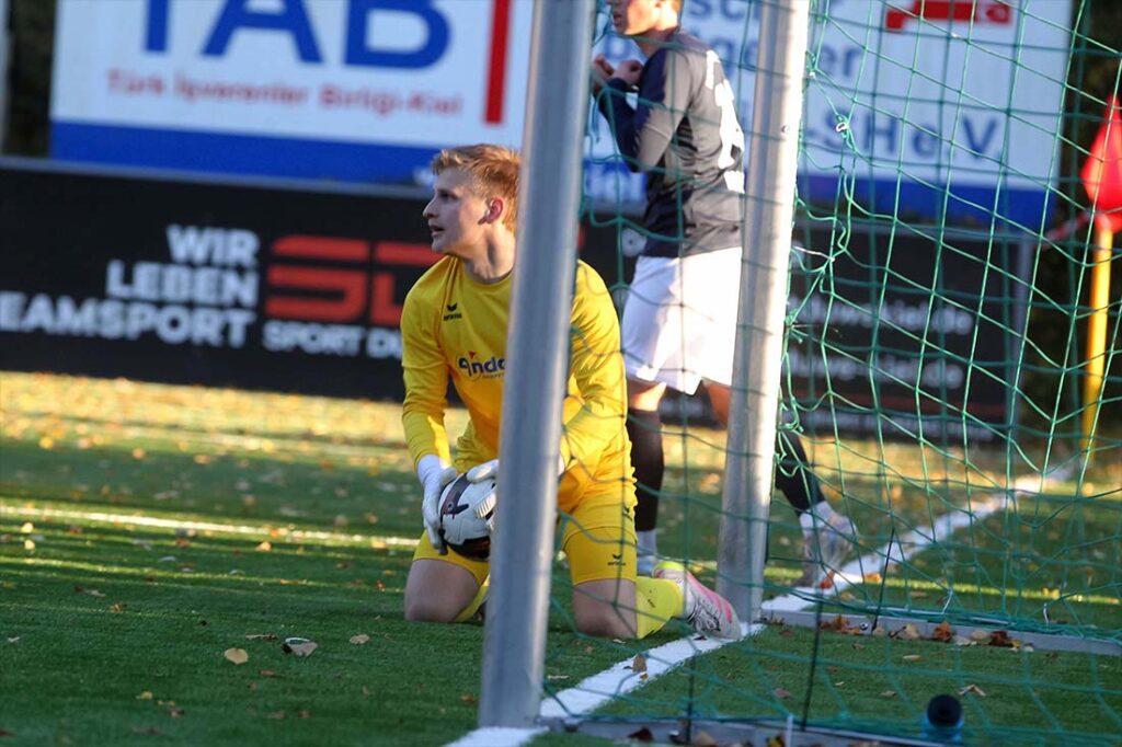 Keeper Jonas Wolz (TSV Nordmark Satrup) hatte viele Ballkontakte. © 2025 Ismail Yesilyurt Keeper Jonas Wolz (TSV Nordmark Satrup) hatte viele Ballkontakte. © 2025 Ismail Yesilyurt