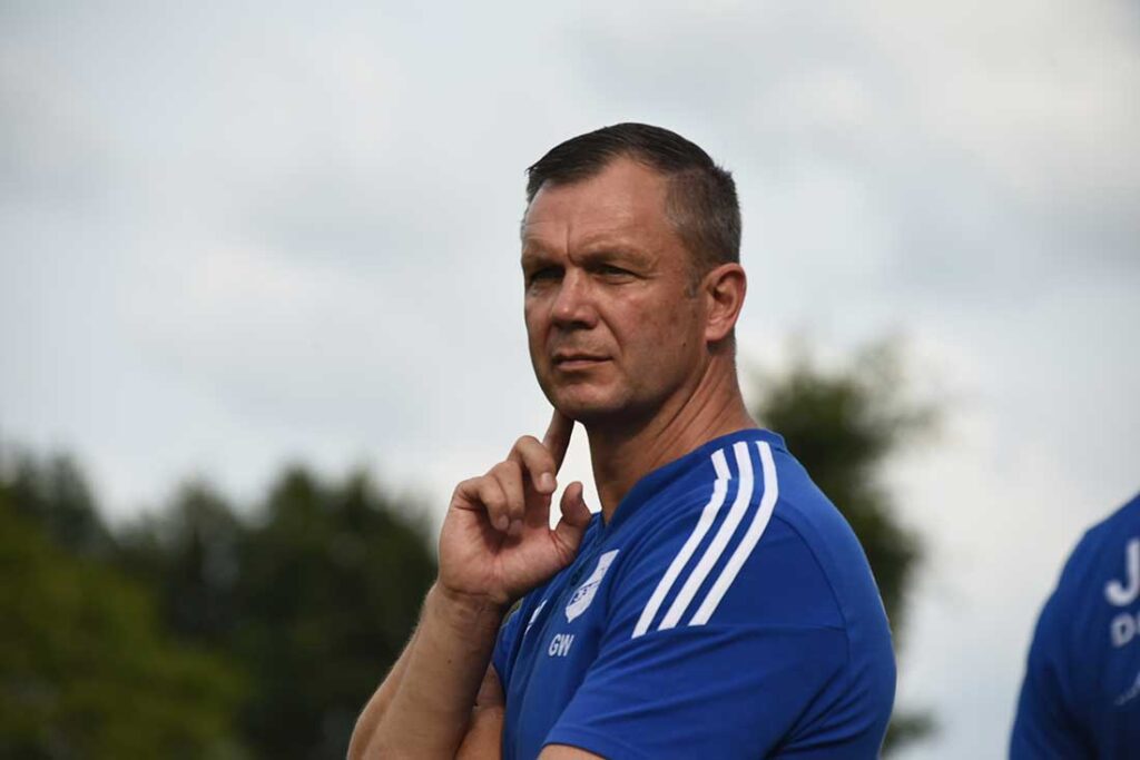 Jevenstedts Trainer Guido Wieck war mit dem Auftritt seiner Mannschaft zufrieden. © 2024 Olaf Wegerich Jevenstedts Trainer Guido Wieck war mit dem Auftritt seiner Mannschaft zufrieden. © 2024 Olaf Wegerich