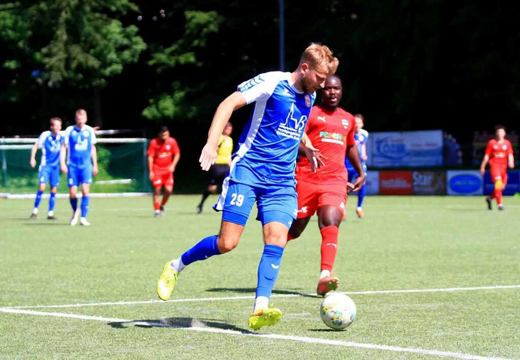 Jonas Schomaker im Trikot TSV Bordesholm bei Inter Türkspor Kiel. © 2024 Ismail Yesilyurt Jonas Schomaker ist einer der ganz Wenigen aus der Oberligazeit des TSV Bordesholm. © 2024 Ismail Yesilyurt
