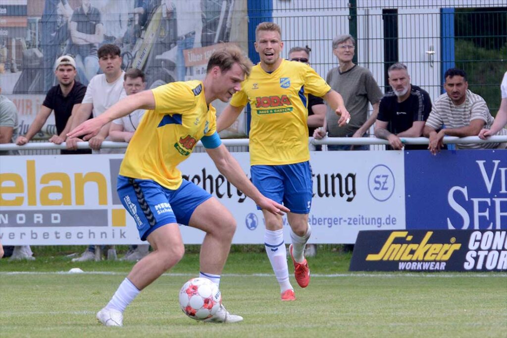 Mats Klüvers (am Ball, SV Todesfelde) Führungstreffer war sehr erlösend. © 2026 Olaf Wegerich Mats Klüvers (am Ball, SV Todesfelde) Führungstreffer war sehr erlösend. © 2026 Olaf Wegerich
