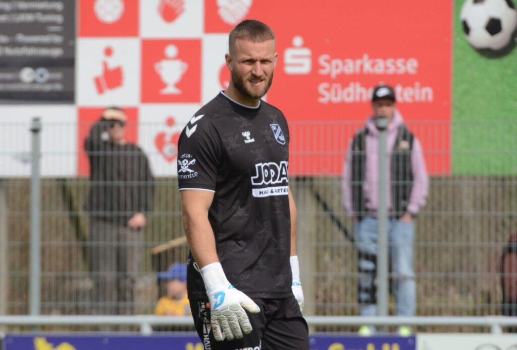 Fabian Landvoigt und der SV Todesfelde blieben in den letzten 8 Ligaspielen ohne Gegentor. © 2026 Olaf Wegerich Fabian Landvoigt und der SV Todesfelde blieben in den letzten 8 Ligaspielen ohne Gegentor. © 2026 Olaf Wegerich