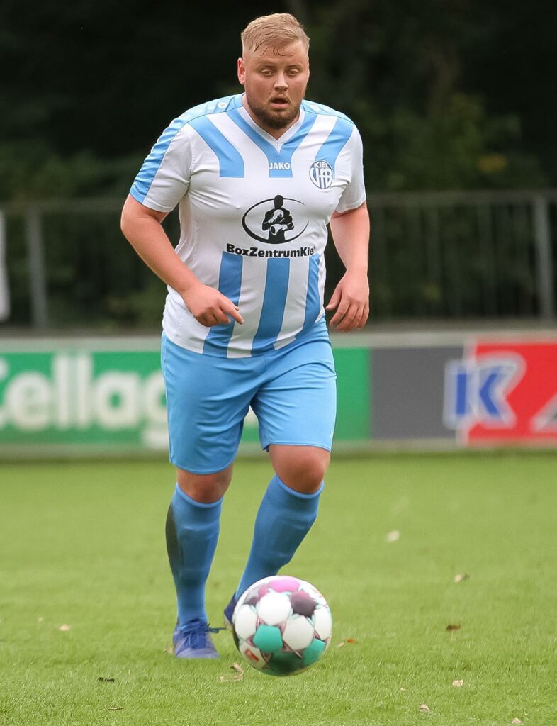 Marek Hopp (VfB Kiel) rettete dem Spitzenreiter in Hälfte eins das torlose Unentschieden. Marek Hopp (VfB Kiel) rettete dem Spitzenreiter in Hälfte eins das torlose Unentschieden. © Ismail Yesilyurt