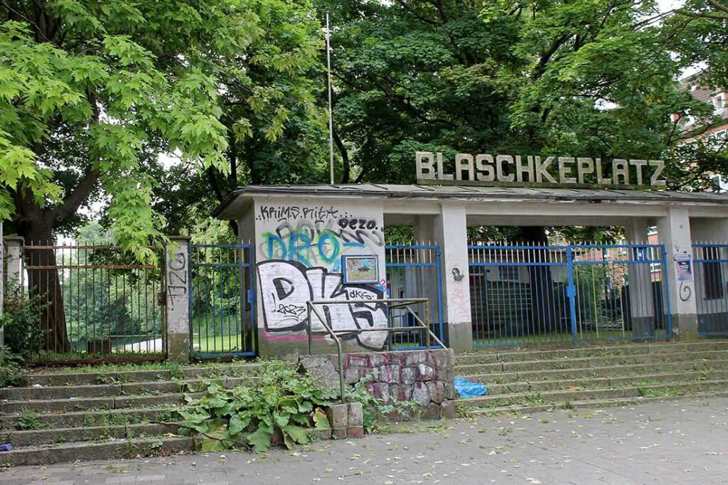 Blaschke-Platz. © 2025 Helwig Pfalzgraf Blaschke-Platz. © 2025 Helwig Pfalzgraf