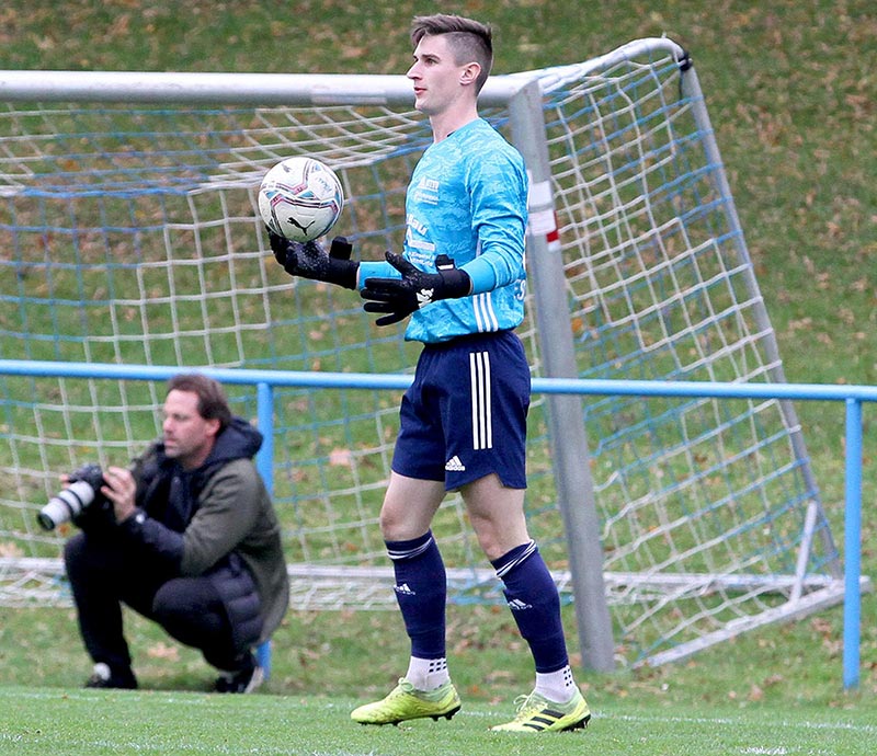 Hatte nicht viel zu tun., musste aber zwei mal den Ball aus dem Netz holen - MTSV-Keeper Enno Beckmann. © Ismail Yesilyurt