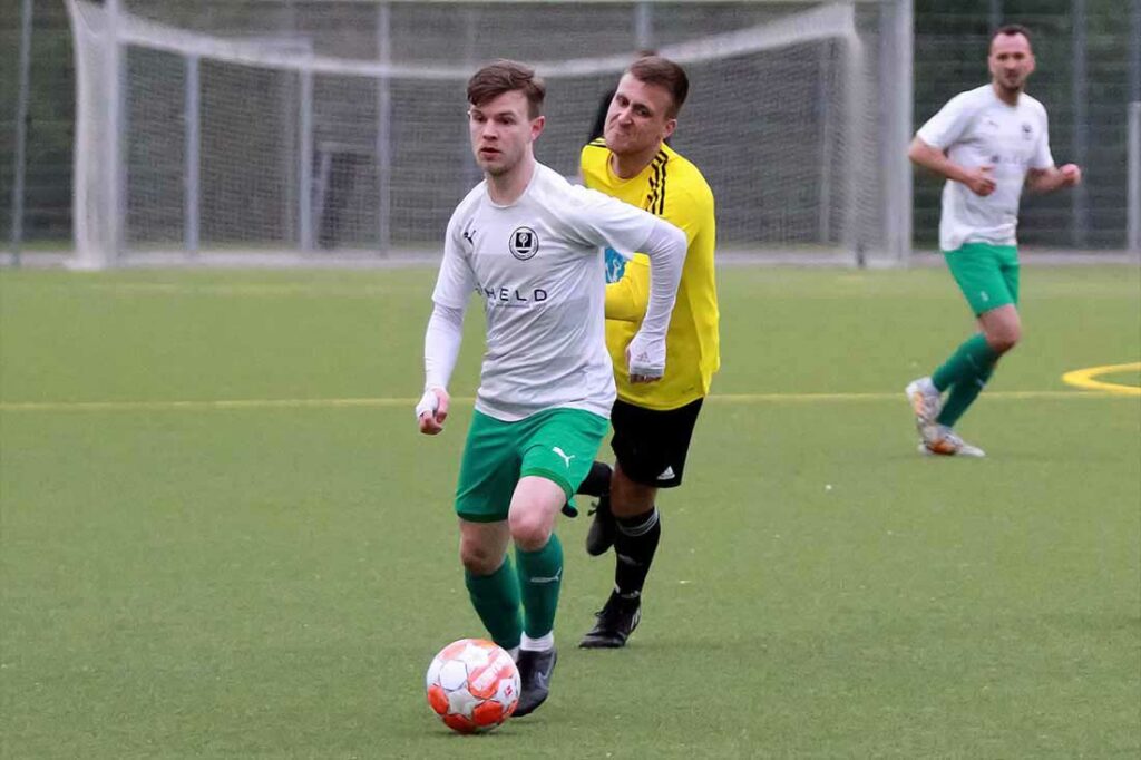 Jonas Hilmer (TSV Klausdorf) gelang ein Doppelpack zum 2:0. © 2023 Ismail Yesilyurt Jonas Hilmer (TSV Klausdorf) gelang ein Doppelpack zum 2-0. © 2023 Ismail Yesilyurt