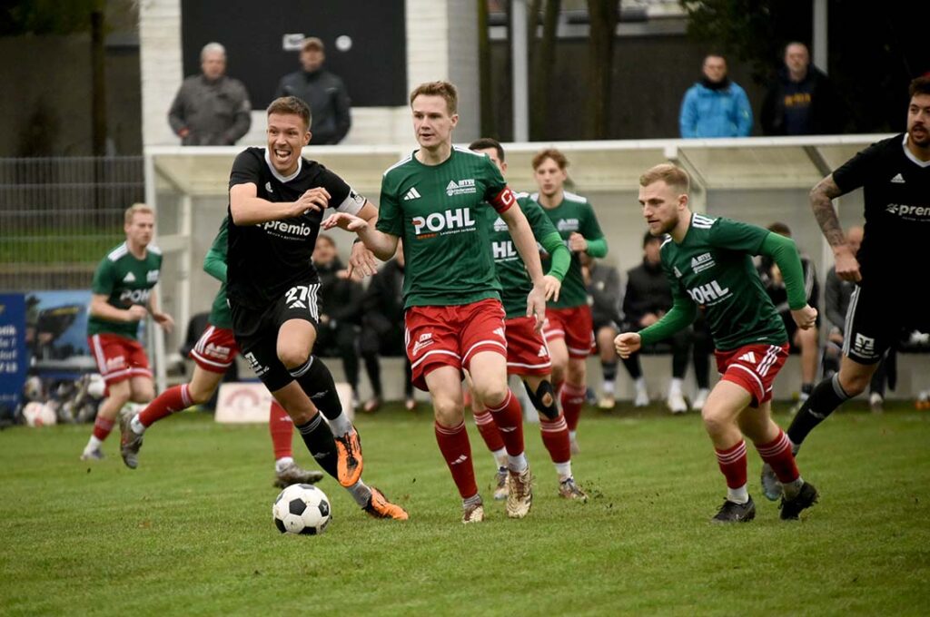 Jonah Gieseler (Heide) gegen Tjark Sievers (MTSV). © 2025 Olaf Wegerich Jonah Gieseler (Heide) gegen Tjark Sievers (MTSV). © 2025 Olaf Wegerich