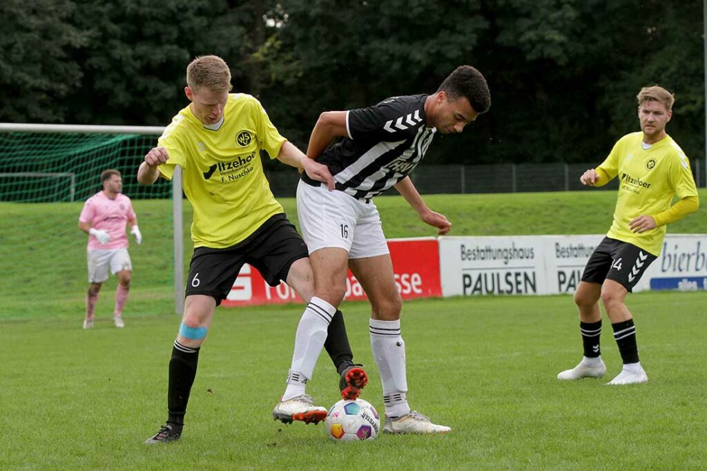 Florian Sossou (Heikendorfer SV) erzielte das 1:0 im zweiten Spiel der letzten Saison. © 2023 Ismail Yesilyurt Florian Sossou (Heikendorfer SV) erzielte das 1:0 im zweiten Spiel der letzten Saison. © 2023 Ismail Yesilyurt